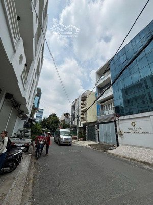 gấp bán nhà bình tân ngay lê thúc hoạch lô góc 2 mặt tiền xe tải đổ cửa nhỉnh 9 tỷ