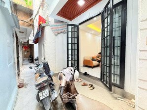 thịnh hào trung tâm đống đa
nhà xây chắc chắn, thoáng sáng, ở ngay lõi trung tâm.