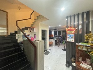 khu hiếm nhà bán - ngay chợ bình khánh -quận 2