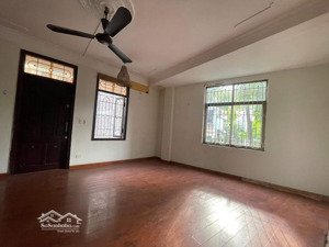 kim mã, ba đình - lô góc - ngõ nông, rộng.
* 35 m2 - 5 tầng - 7,3 tỷ (còn thương lượng).