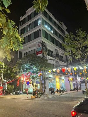 cho thuê nhà căn góc 6 tầng ngô gia tự