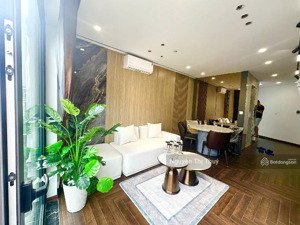 trung tâm nguyễn sơn bồ đề dt42m 6t giá 13,5 tỷ gara ô tô thang máy full nội thất sát berriver