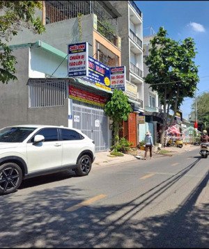 chủ kẹt cần bán gấp nhà 2tầng ngay cổng ubnd p.long trường, q9, dt:77m2 - giá 4,5tỷ