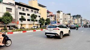 bán nhà Hồng Tiến, 65m x 4 tầng, mặt tiền 13.5m, vỉa hè đá bóng, xe container quay đầu