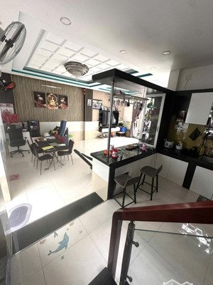 nhà phố liền kề,gara ô tô ngủ nhà. 95m2. 3tầng. ngang to 8.1m. chỉ 5ty8