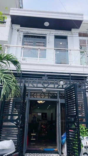 bán nhà 2 mặt thoáng hẻm xe hơi gần cityland chỉ việc xách vali về ở lê đức thọ p17