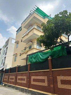 bán biệt thự căn góc đường 10m mã lò, bình tân, dt 8x18m, 3 lầu, nội thất cao cấp, giá 12.5 tỷ