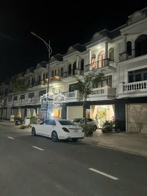 bán shophouse đẹp tại thăng long central city, 3,1 tỷ, 100m2, 3pn, 4wc