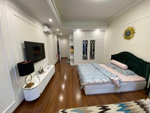 gia đình cần bán căn chung cư vov mễ trì, dt: 80m2, 2pn , giá 5.5 tỷ full nội thất, mua bán luôn