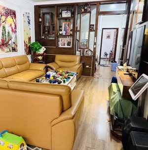 tây hồ- nhà dân xây - phân lô- mặt ngõ nông - gần phố- oto vào tận cửa. sổ đỏ nở hậu.giá 13.2 tỷ