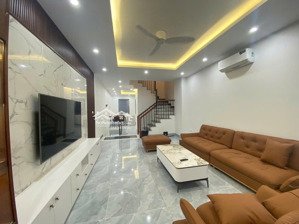 cho thuê căn biệt thự liền kề 5 tầng giá tốt