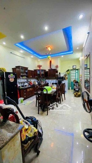 cần bán gấp nhà 1trệt 2lầu phường tân phong đường thông 8m vị trí đẹp anh chị ở và kinh doanh vô tư