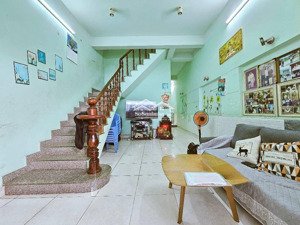 cần tiền bán gấp can nhà 3 tầng ngay lã xuân oai, tăng nhon phú a, 68m2 nhỉnh 6 tỷ còn thương lượng