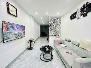 Nhà đẹp Đội Cấn ngõ thông gần phố 38m² x 5 tầng mặt tiền rộng hơn 11 tỷ