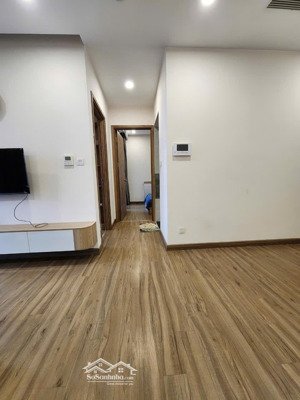 cần bán căn 2 ngủ toà spremium khu skyoasis giá 3.85 tỷ bao phí lh 