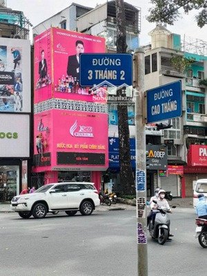 chủ ngộp bank cần bán nhà 2 mặt tiền đường 3/2 quận 10 đang cho thuê 50 triệu