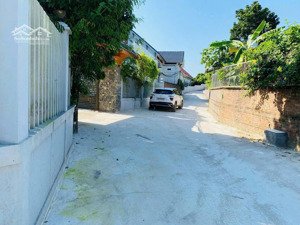 chỉ 3,5 tỷ sở hữu ngay 168m2 đất,mt 7.6m, gần đh quốc gia, đh fpt, cnc hoà lạc. khu đông dân