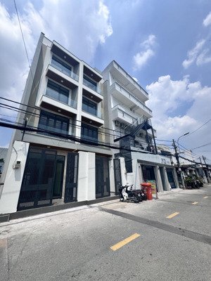 nhà 5 tầng mtkd gần phạm văn đồng - đường thông ra kha vạn cân - giá chỉ 10.5 tỷ