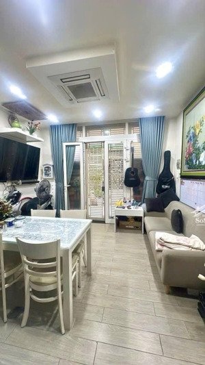 nhà 3 tầng đẹp lung linh_40m_trung tâm tân bình gần sân bay_giá chỉ 6,2tỷ_lh phương