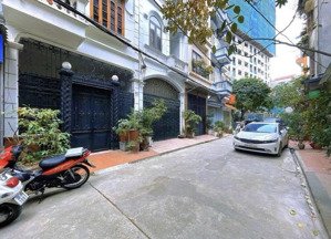 bán nhà phố đào tấn. dt:37m/5 tầng. dân trí cực cao. ngõ thông.gần ô tô. an ninh tốt. giá:7,3 tỷ