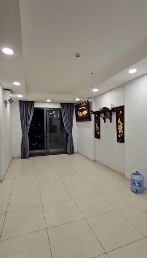 the pegasuite 1 căn 90m2 3 phòng ngủ có rèm máy lạnh chuyển vào liền.