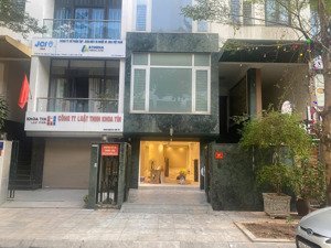 chính chủ cho thuê tầng 2,3,4 nhà liền kề 27tt2 hd mon dt 120m2/tầng