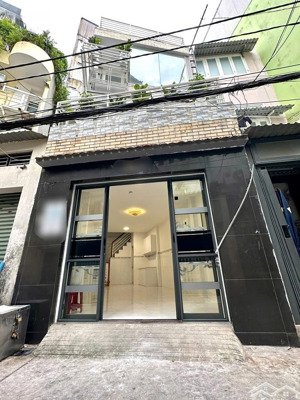 đi nước ngoài cần bán căn nhà bùi thị xuân quận 1 vị trí rất đẹp cách mặt tiền vài bước chân