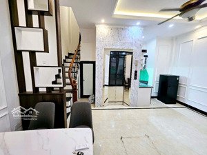 ngọc lâm- nhà 5 tầng thang máy- full đồ mới - 15tr