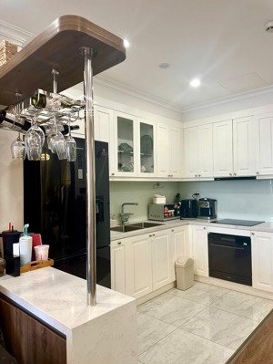 cho thuê căn hộ tầng 17r02 chung cư sunshine riverside võ chí công 70m2, giá 17 triệu/tháng.