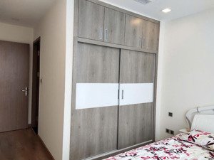 cần bán căn hộ xinh xắn tại vinhomes central park 2pn full nội thất, có s