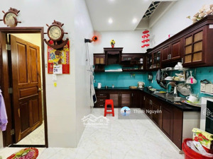 hot nhà 4 tầng kiên cố ,hoàn công đủ gần phạm văn đồng , tặng nội thất