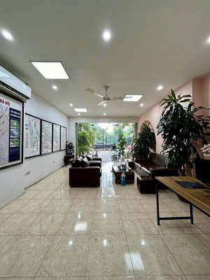 cho thuê liền kề 95m2 trục thông aon mall hà đông, đã hoàn thiện 2 tầng giá 22tr cả nhà