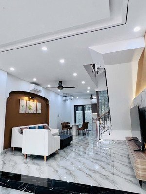 bán nhà 3 tầng đường số 11 đầy đủ nội thất xịn hiện đại tròn kđt hà quang 2 lh 