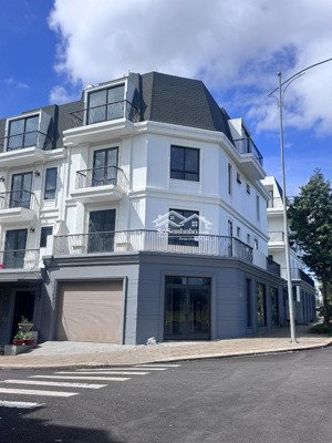 13,5 tỷ, shophouse góc 2 mặt tiền vị trí kim cương giữa trung tâm ecocity premier buôn ma thuột