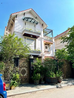 cho thuê nhà nguyên căn lk, biệt thự 230m x 3,5t, mt 12m. thang máy, nhà mới keeng. kđt văn phú