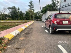 nhỉnh 4 tỷ cho lô 100m2 đất thổ cư ngay sát trục chính thôn 5 và nhà máy in tiền khu cnc hòa lạc