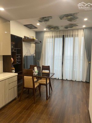 mình cho thuê căn hộ 2 ngủ cạnh nhà để xe ô tô, nội thất mới 100%, giá 10.5tr. lh: 