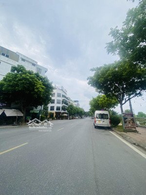 siêu phẩm mặt phố.110m2 mặt tiền 6m full thổ.view thoáng vĩnh viễn.sát cầu trần hưng đạo.giá tốt