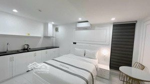 khách sạn 7 tầng đường 15m thông thẳng ra bãi tắm - doanh thu 100 triệu/tháng- nhỉnh 19 tỷ