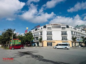 shophouse đã hoàn thiện full nội thất, kinh doanh luôn. giá 12,5 tỷ. liên hệ: 