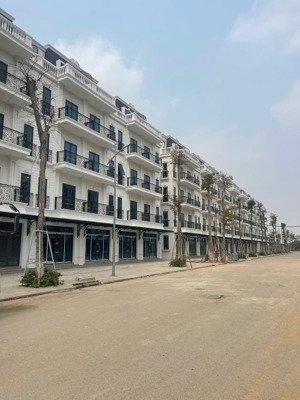 siêu phẩm xẻ khe trục chính 24m đông dương đức thượng ra hàng hiếm!