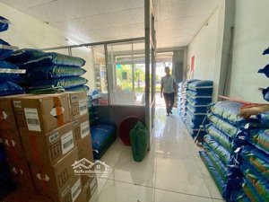 nhà mặt tiền đường khu vực kinh doanh sầm uất