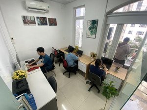 văn phòng sát ban công, có cửa sổ, trọn gói 3 triệu/tháng có sẵn bàn, ghế vào làm ngay