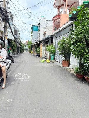 chính chủ. nhà 1 trệt 1 lầu. hẻm 1 sẹc. xe tải. hẻm thông. lê đức thọ p17 gv dt 3.6x21m. giá 6.2tỷ