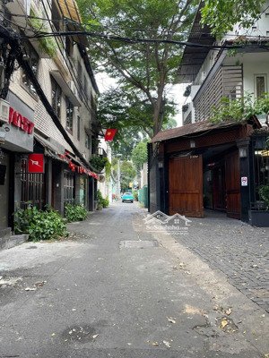 bán nhà khách sạn nguyễn thị thập p.tân phú . dòng tiền 130tr/ 1 tháng . chỉ 13 tỉ nhỉnh