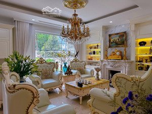 chính chủ bán bt hoa sữa 02-25 dt 215m2 hướng đông nam. nhà đã hoàn thiện đẹp