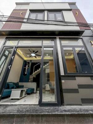 Nhà lầu góc 2 mặt tiền Full nội thất - Kế chợ Bà Bộ và trường đại học Y Dược Cần Thơ