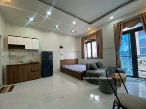 cho thuê căn hộ ban công thang máy full nội thất giặt riêng gần sân bay giáp trung tâm