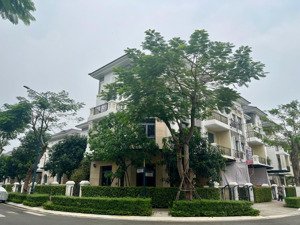 bán căn góc verosa trục chính 24m, đối diện công viên, sân vườn rộng mát mẻ