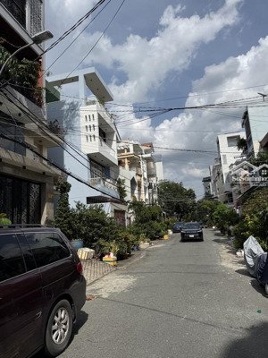 bán nhà sát mt 10 bước chân nguyễn thị thập, 8,5 tỷ, 50m2, 5pn, 4wc, hxh